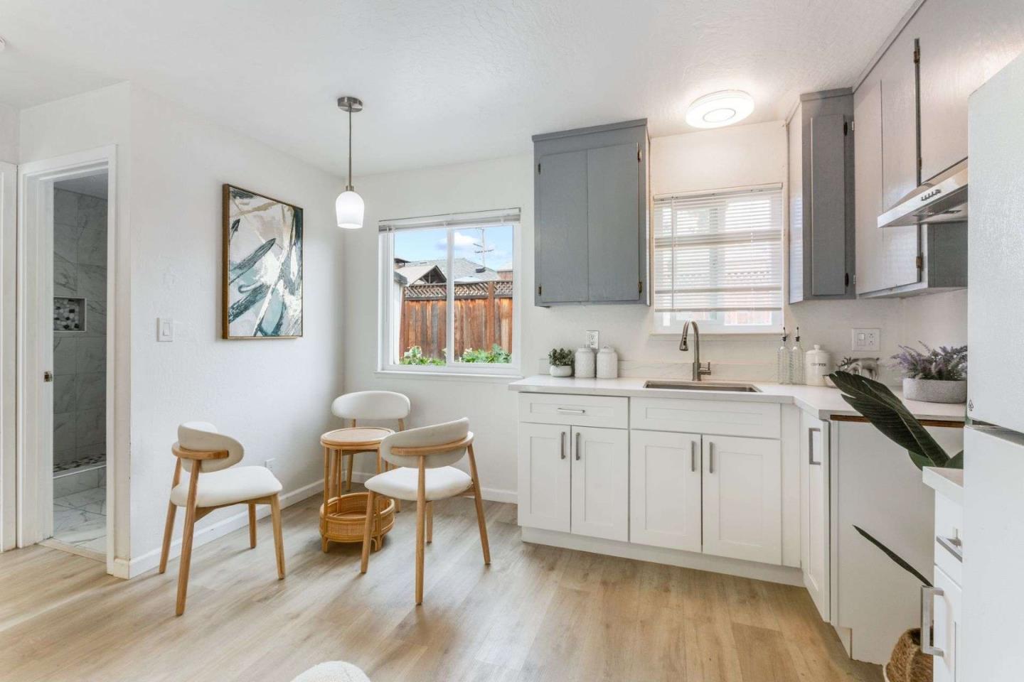 Detail Gallery Image 8 of 18 For 86 N Claremont Ave, San Jose,  CA 95127 - 4 Beds | 4 Baths