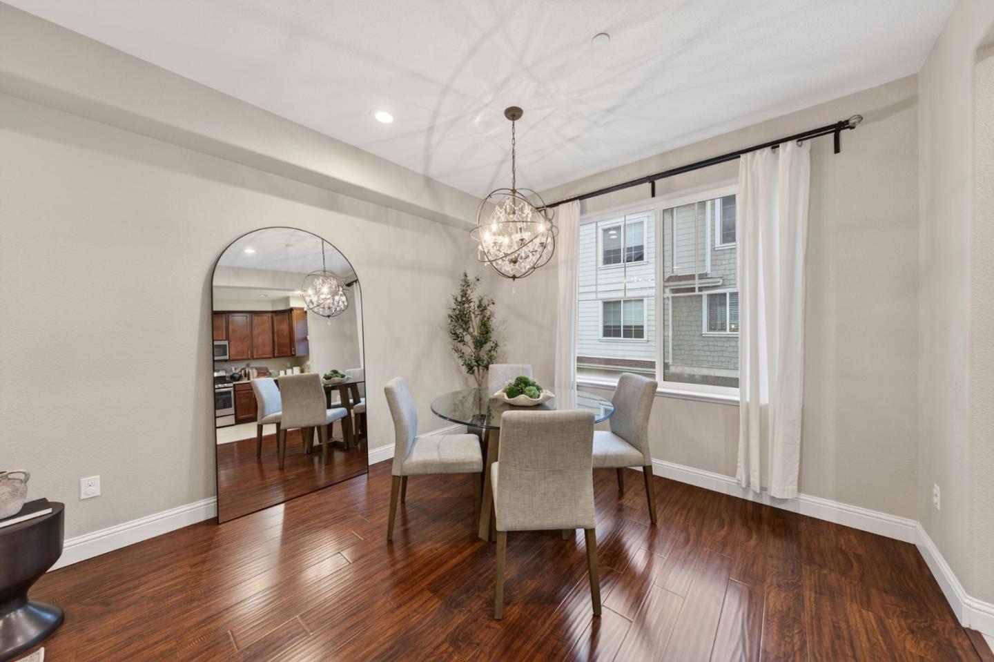 Detail Gallery Image 11 of 44 For 18540 Garnet Ln, Morgan Hill,  CA 95037 - 3 Beds | 3 Baths