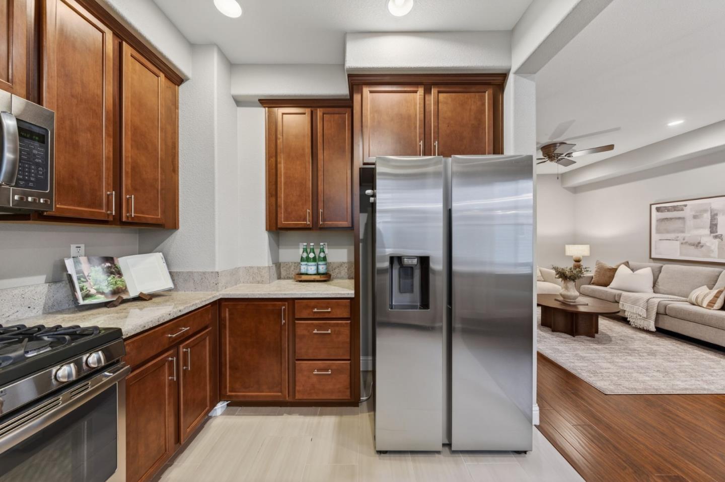 Detail Gallery Image 17 of 44 For 18540 Garnet Ln, Morgan Hill,  CA 95037 - 3 Beds | 3 Baths