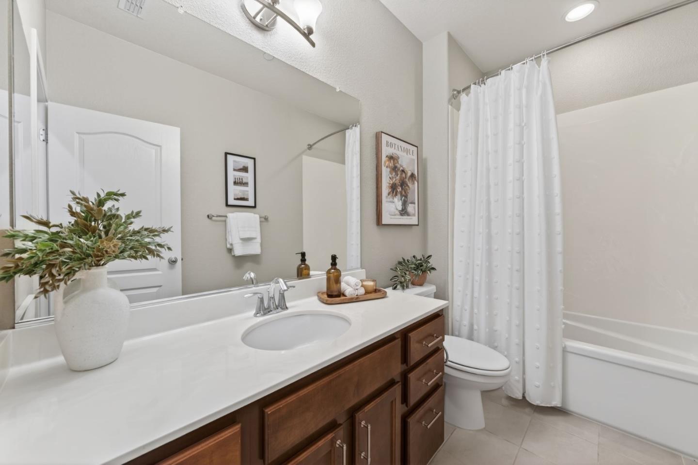 Detail Gallery Image 25 of 44 For 18540 Garnet Ln, Morgan Hill,  CA 95037 - 3 Beds | 3 Baths