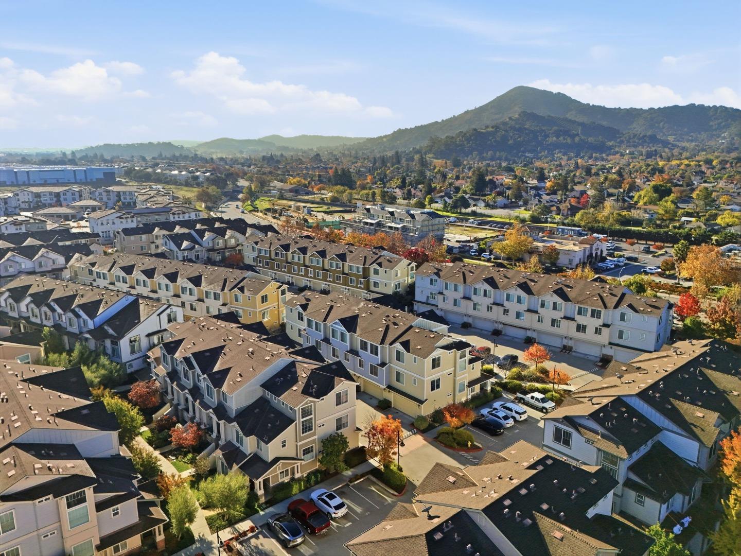 Detail Gallery Image 31 of 44 For 18540 Garnet Ln, Morgan Hill,  CA 95037 - 3 Beds | 3 Baths