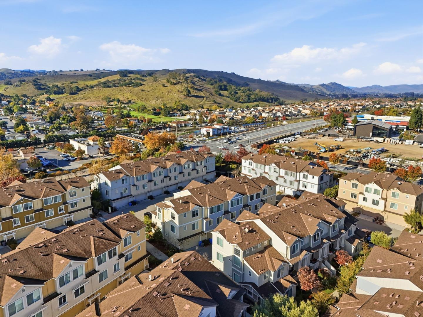 Detail Gallery Image 33 of 44 For 18540 Garnet Ln, Morgan Hill,  CA 95037 - 3 Beds | 3 Baths