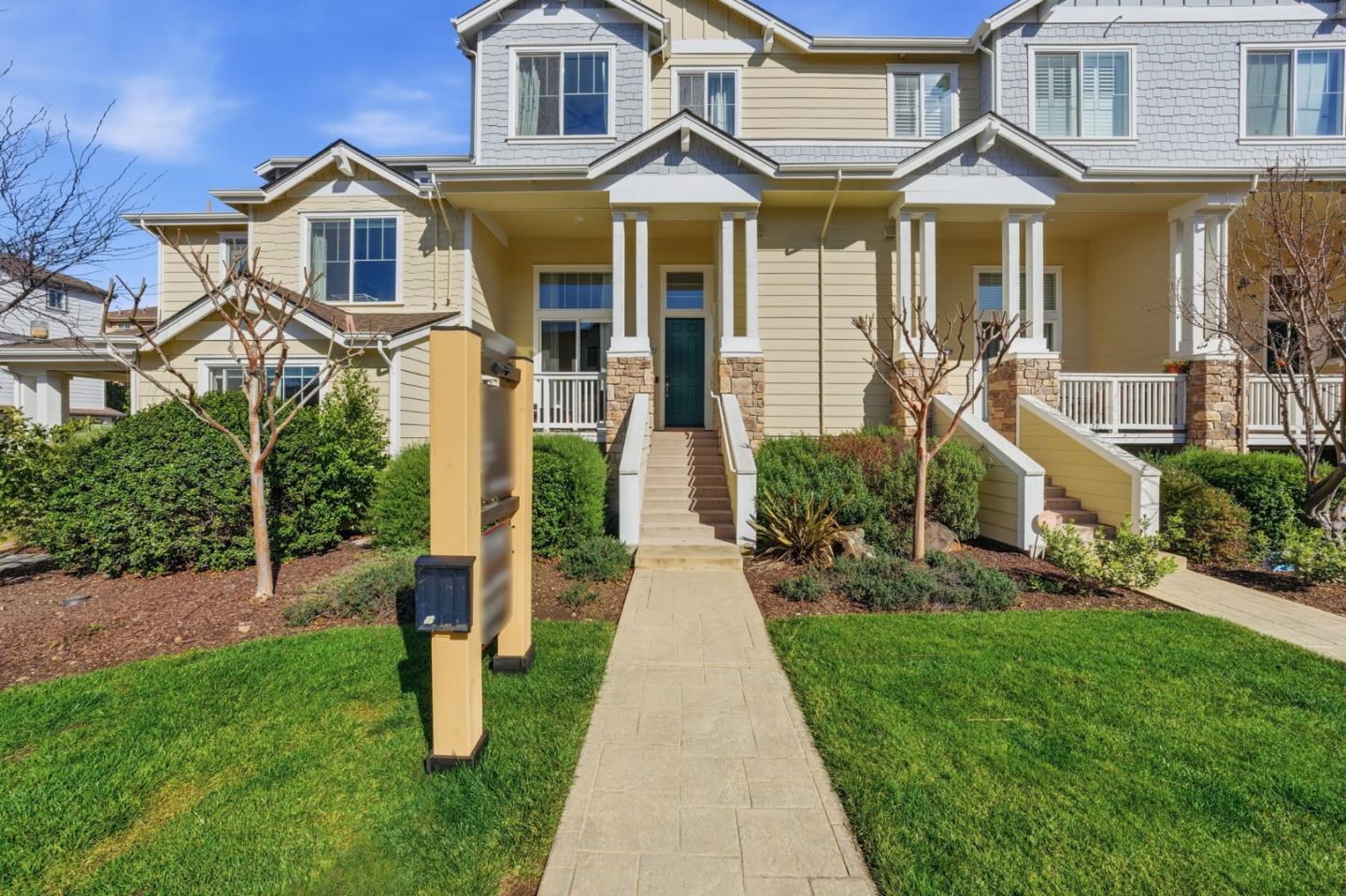 Detail Gallery Image 4 of 44 For 18540 Garnet Ln, Morgan Hill,  CA 95037 - 3 Beds | 3 Baths