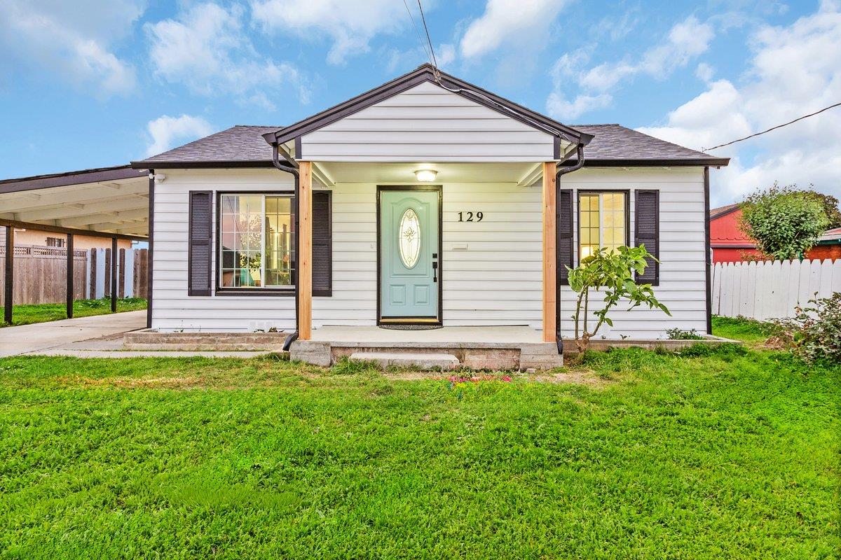 Detail Gallery Image 2 of 38 For 129 N Filice St, Salinas,  CA 93905 - 2 Beds | 1 Baths