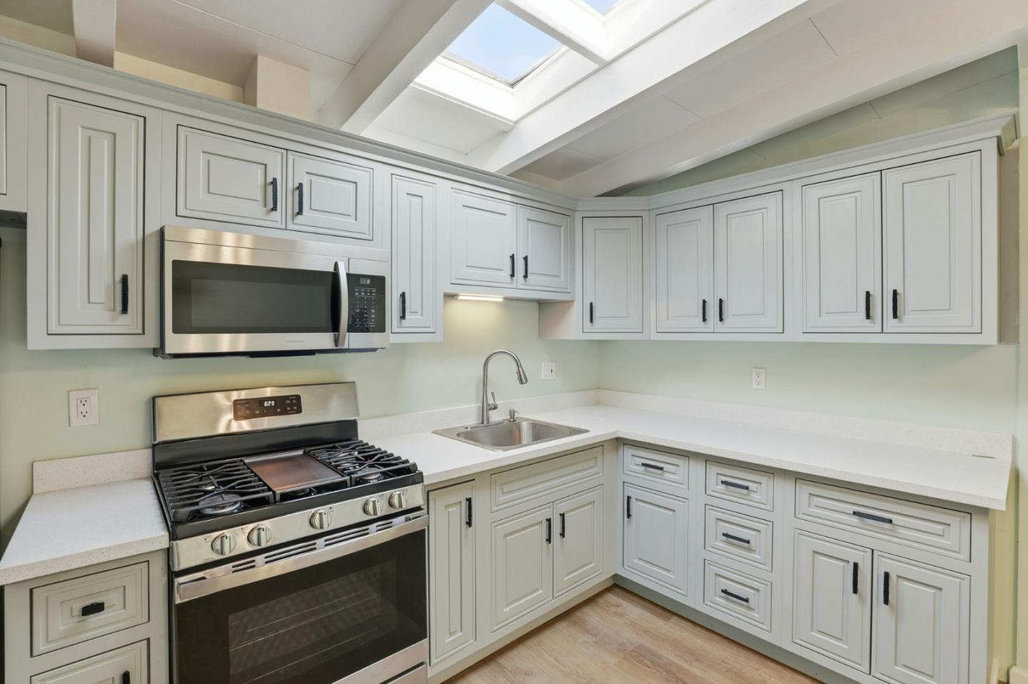 Detail Gallery Image 11 of 37 For 458 Rainier Dr, Salinas,  CA 93906 - 3 Beds | 2 Baths