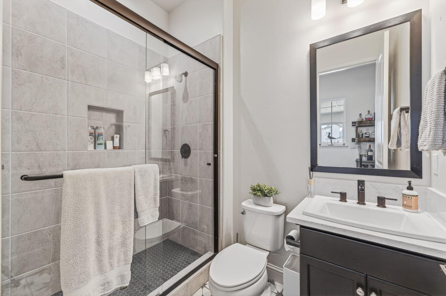 Detail Gallery Image 18 of 37 For 585 Santa Lucia Way, Marina,  CA 93933 - 4 Beds | 3 Baths