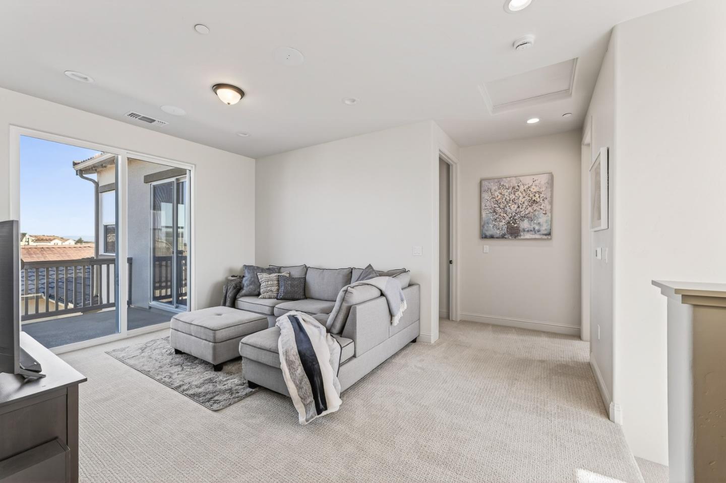 Detail Gallery Image 23 of 37 For 585 Santa Lucia Way, Marina,  CA 93933 - 4 Beds | 3 Baths