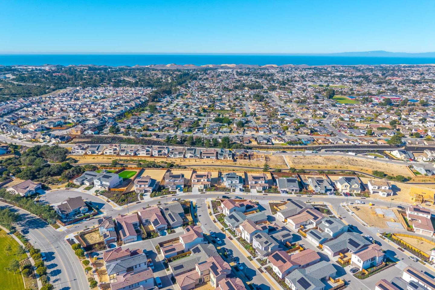 Detail Gallery Image 33 of 37 For 585 Santa Lucia Way, Marina,  CA 93933 - 4 Beds | 3 Baths