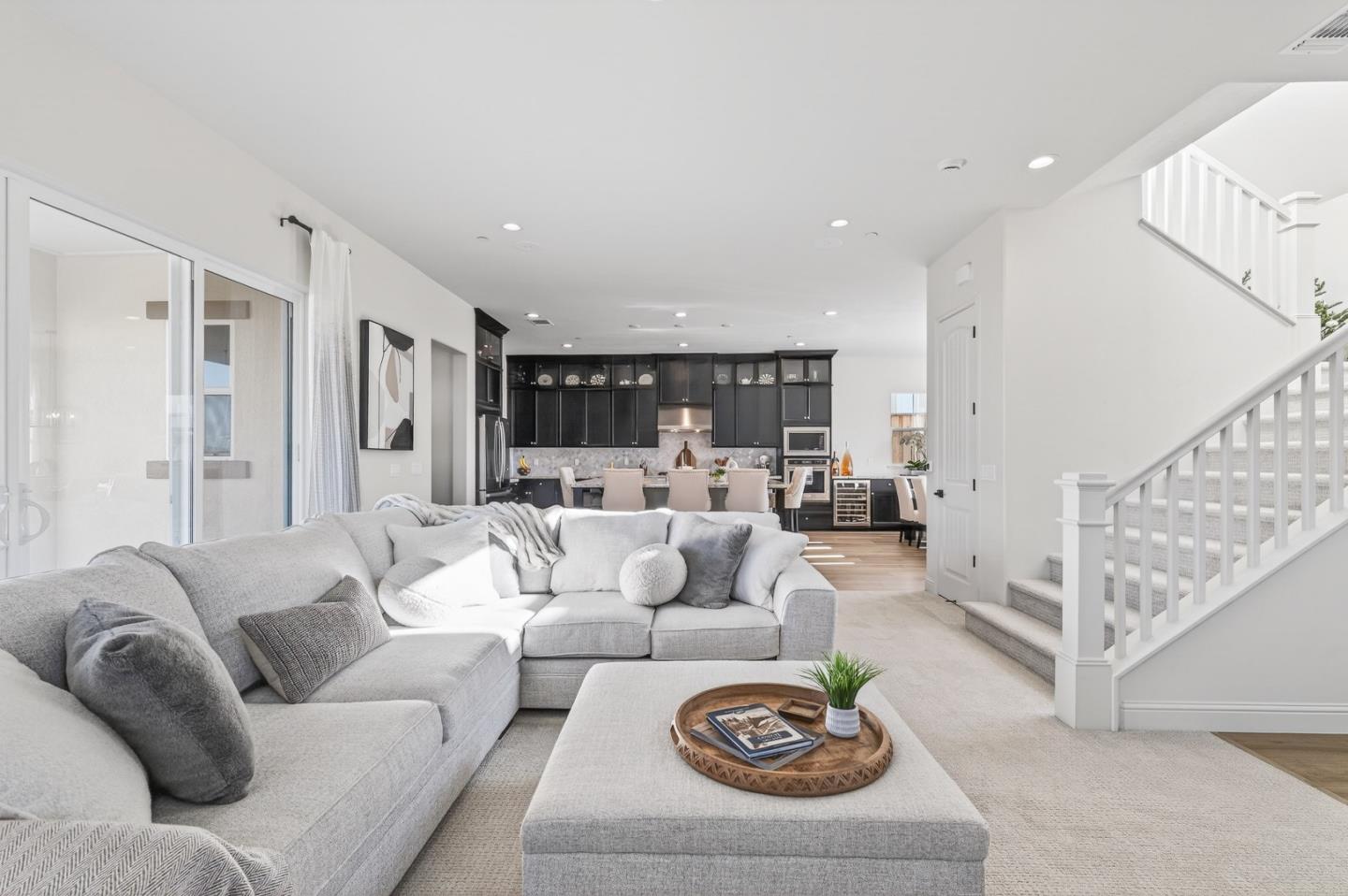 Detail Gallery Image 6 of 37 For 585 Santa Lucia Way, Marina,  CA 93933 - 4 Beds | 3 Baths