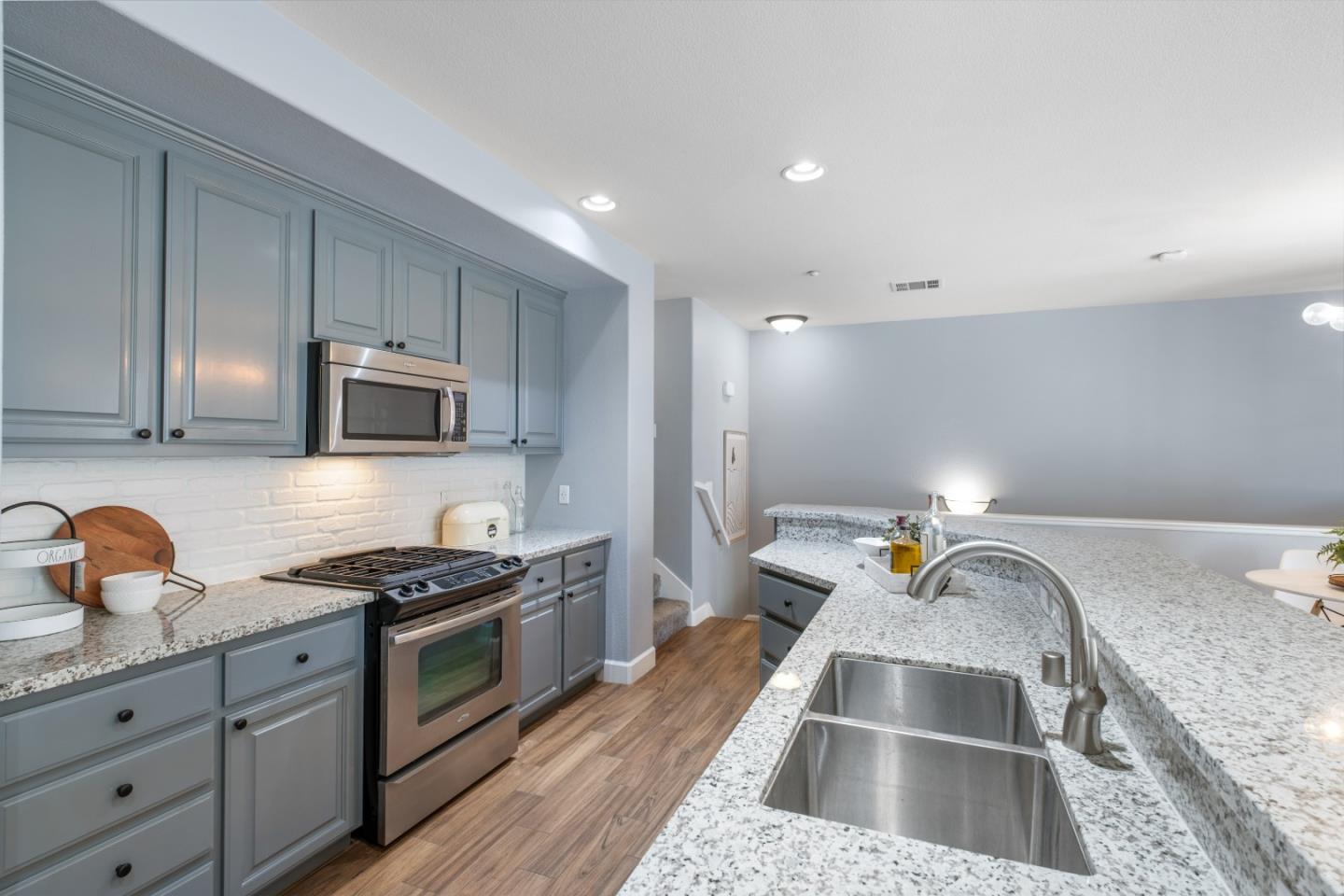 Detail Gallery Image 20 of 48 For 1339 Marcello Dr, San Jose,  CA 95131 - 2 Beds | 2/1 Baths