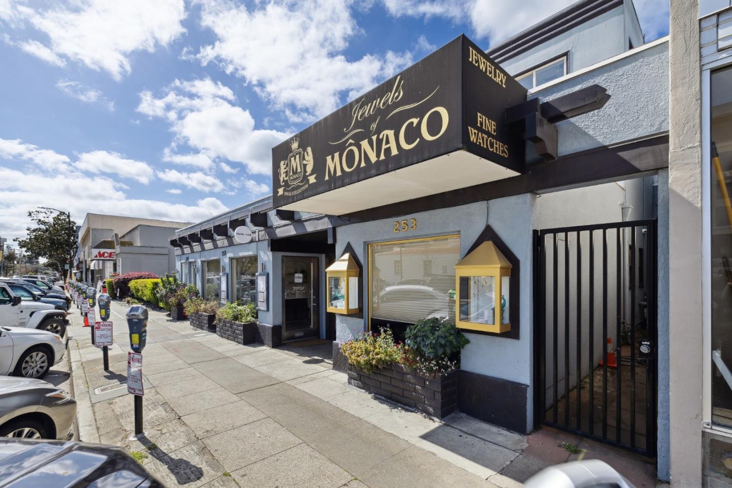 Detail Gallery Image 3 of 22 For 251 Park Rd, Burlingame,  CA 94010 - – Beds | – Baths