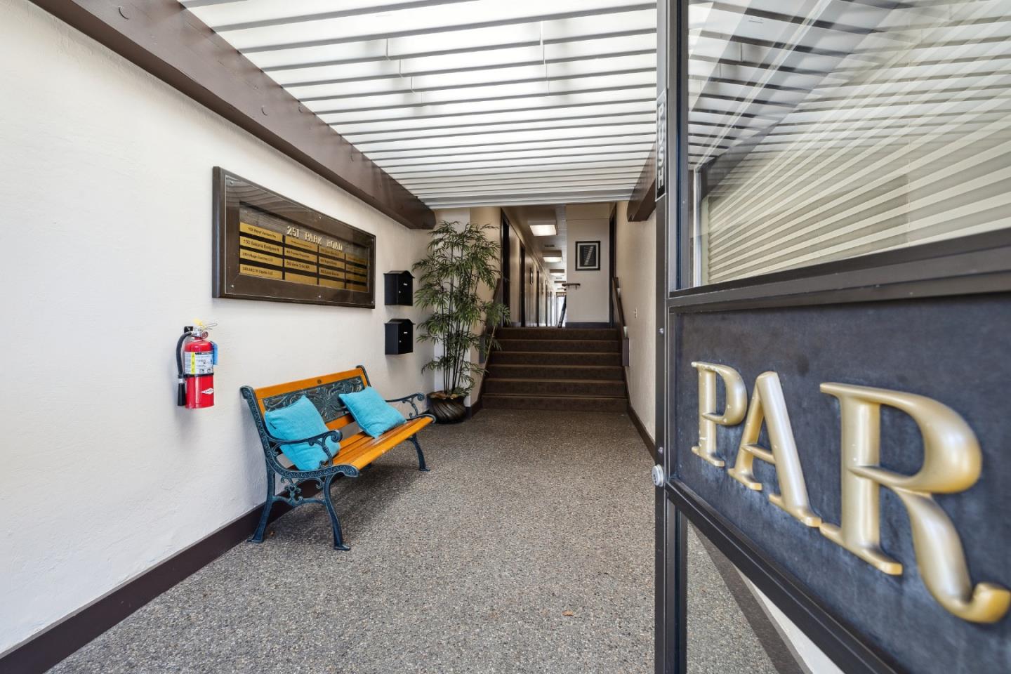 Detail Gallery Image 5 of 22 For 251 Park Rd, Burlingame,  CA 94010 - – Beds | – Baths