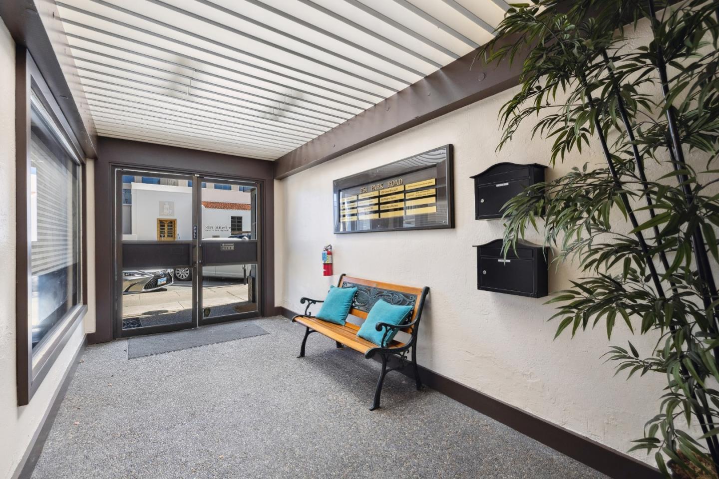 Detail Gallery Image 6 of 22 For 251 Park Rd, Burlingame,  CA 94010 - – Beds | – Baths