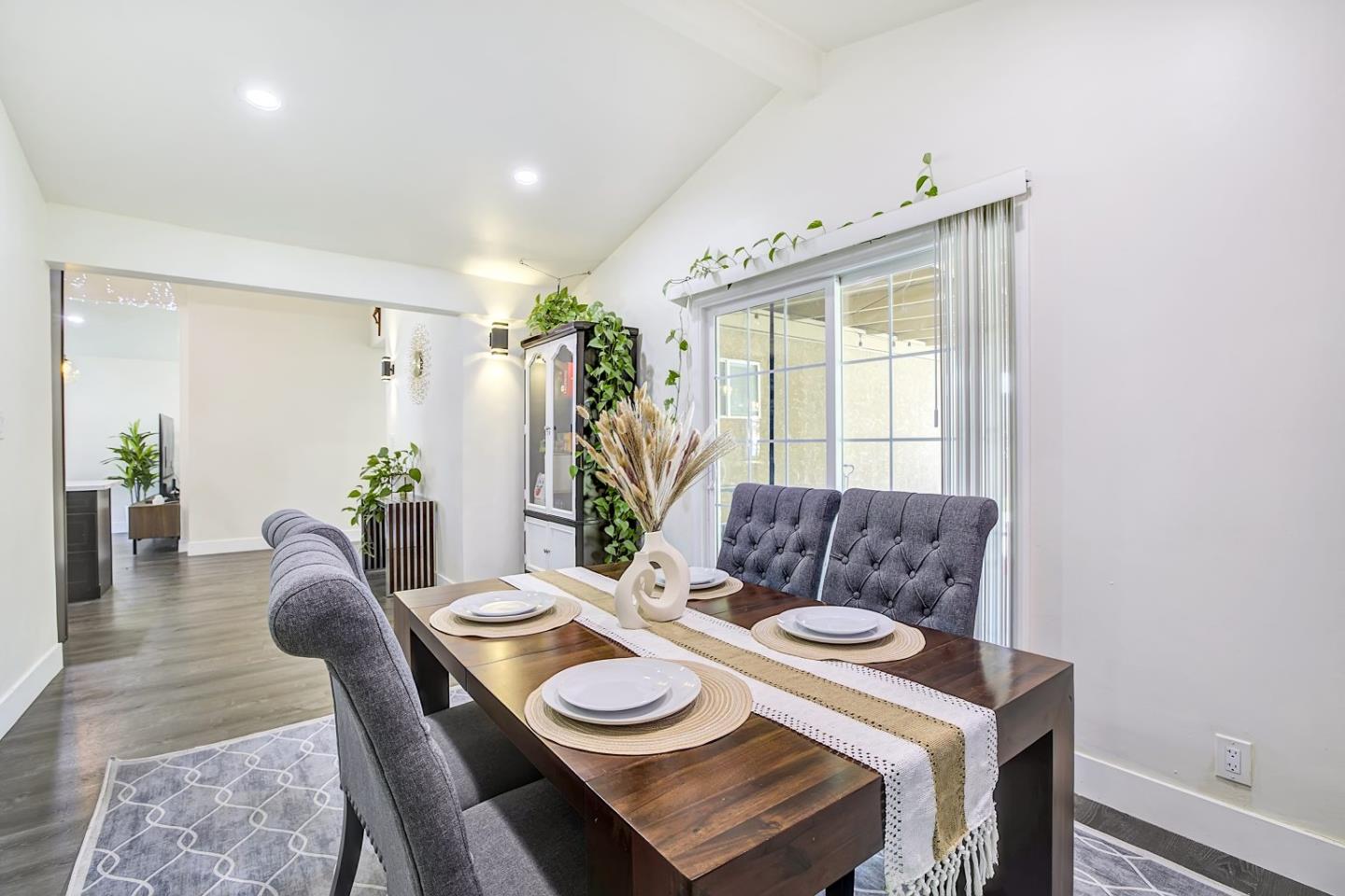 Detail Gallery Image 13 of 39 For 404 El Cajon Dr, San Jose,  CA 95111 - 3 Beds | 2 Baths