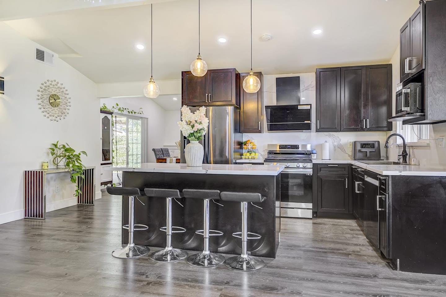 Detail Gallery Image 7 of 39 For 404 El Cajon Dr, San Jose,  CA 95111 - 3 Beds | 2 Baths