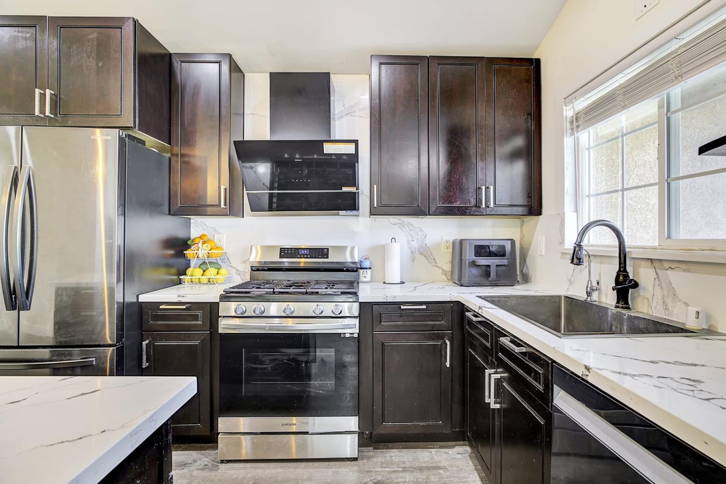 Detail Gallery Image 9 of 39 For 404 El Cajon Dr, San Jose,  CA 95111 - 3 Beds | 2 Baths