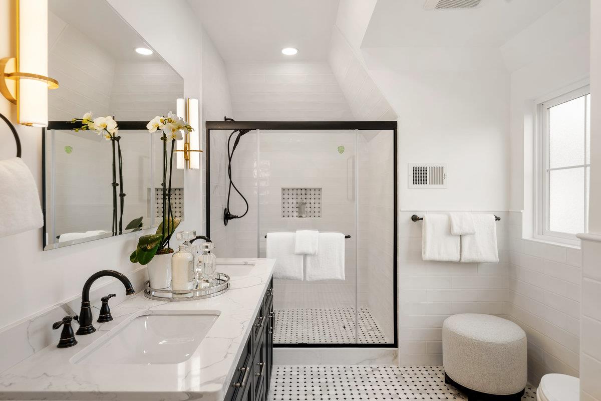 Detail Gallery Image 13 of 22 For 1476 Drake Ave, Burlingame,  CA 94010 - 5 Beds | 4 Baths