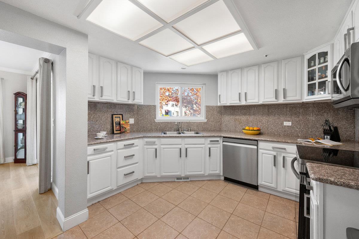 Detail Gallery Image 12 of 34 For 104 E Court Ln, Foster City,  CA 94404 - 2 Beds | 2/1 Baths