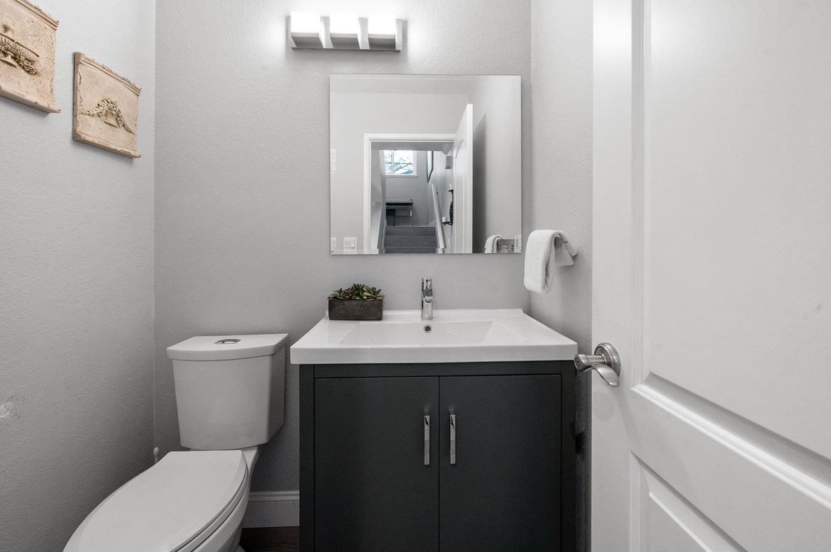 Detail Gallery Image 14 of 34 For 104 E Court Ln, Foster City,  CA 94404 - 2 Beds | 2/1 Baths