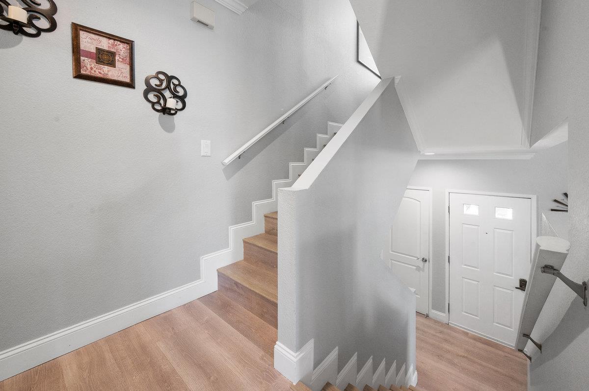 Detail Gallery Image 16 of 34 For 104 E Court Ln, Foster City,  CA 94404 - 2 Beds | 2/1 Baths