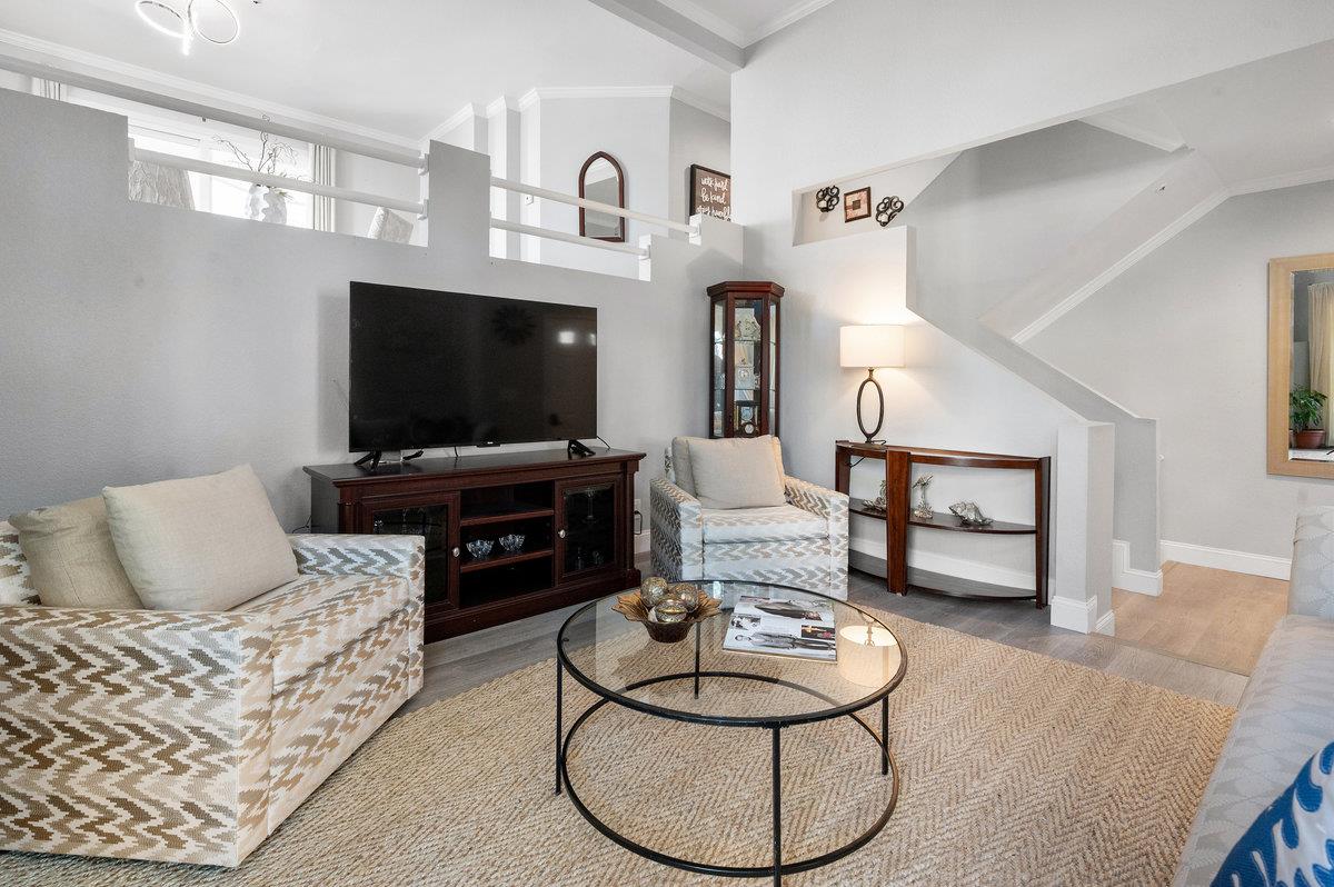 Detail Gallery Image 2 of 34 For 104 E Court Ln, Foster City,  CA 94404 - 2 Beds | 2/1 Baths