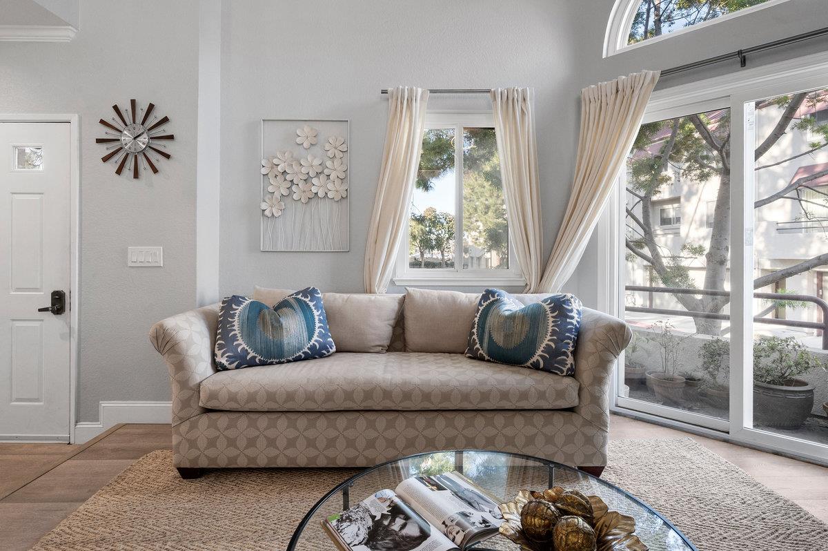 Detail Gallery Image 3 of 34 For 104 E Court Ln, Foster City,  CA 94404 - 2 Beds | 2/1 Baths