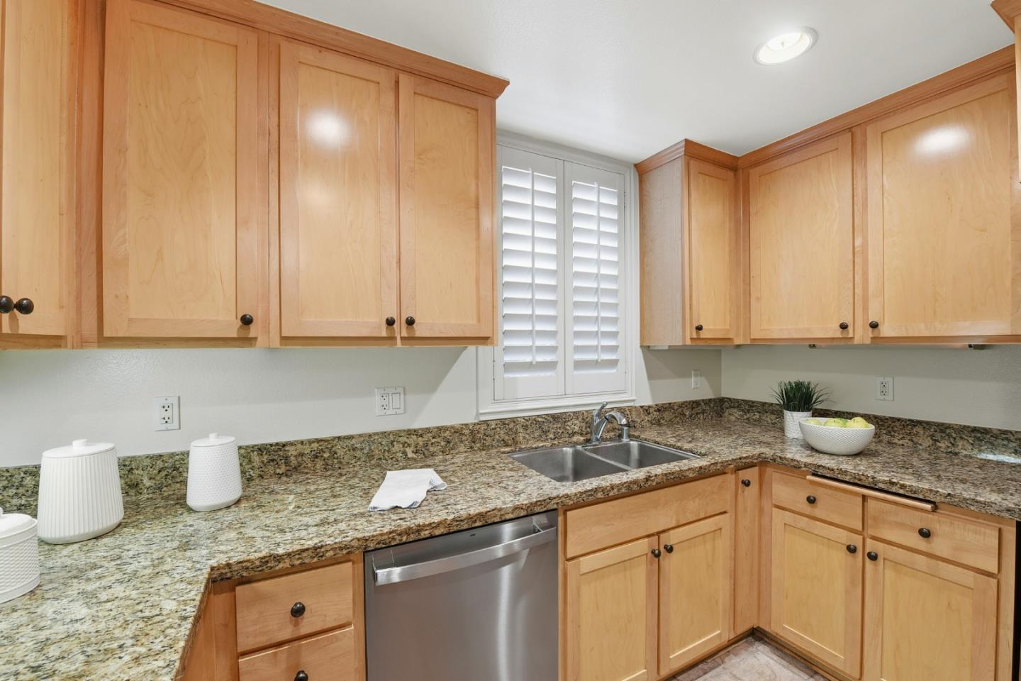 Detail Gallery Image 10 of 28 For 1390 Saddle Rack St #248,  San Jose,  CA 95126 - 3 Beds | 2 Baths