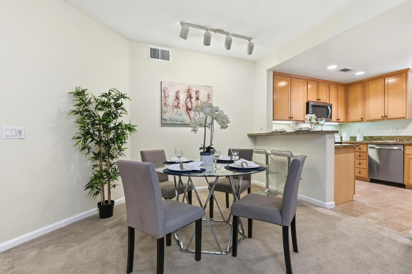 Detail Gallery Image 11 of 28 For 1390 Saddle Rack St #248,  San Jose,  CA 95126 - 3 Beds | 2 Baths