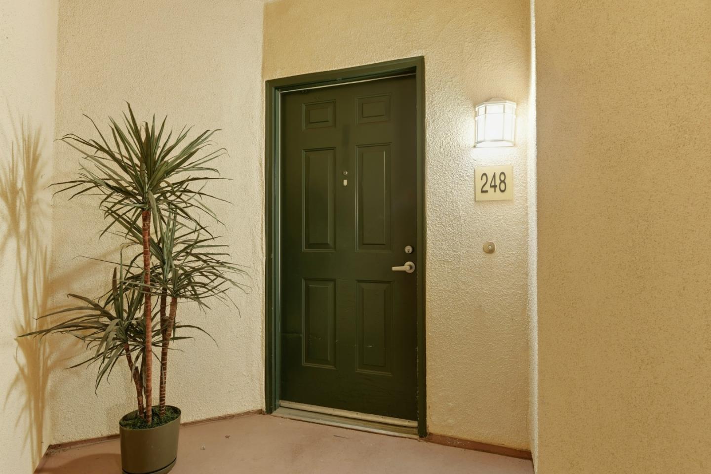 Detail Gallery Image 2 of 28 For 1390 Saddle Rack St #248,  San Jose,  CA 95126 - 3 Beds | 2 Baths