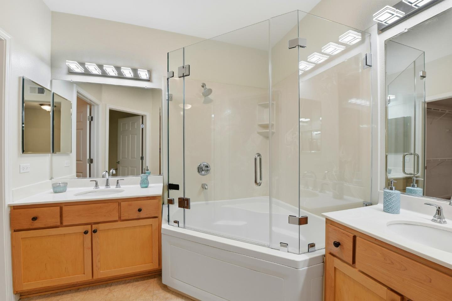Detail Gallery Image 21 of 28 For 1390 Saddle Rack St #248,  San Jose,  CA 95126 - 3 Beds | 2 Baths