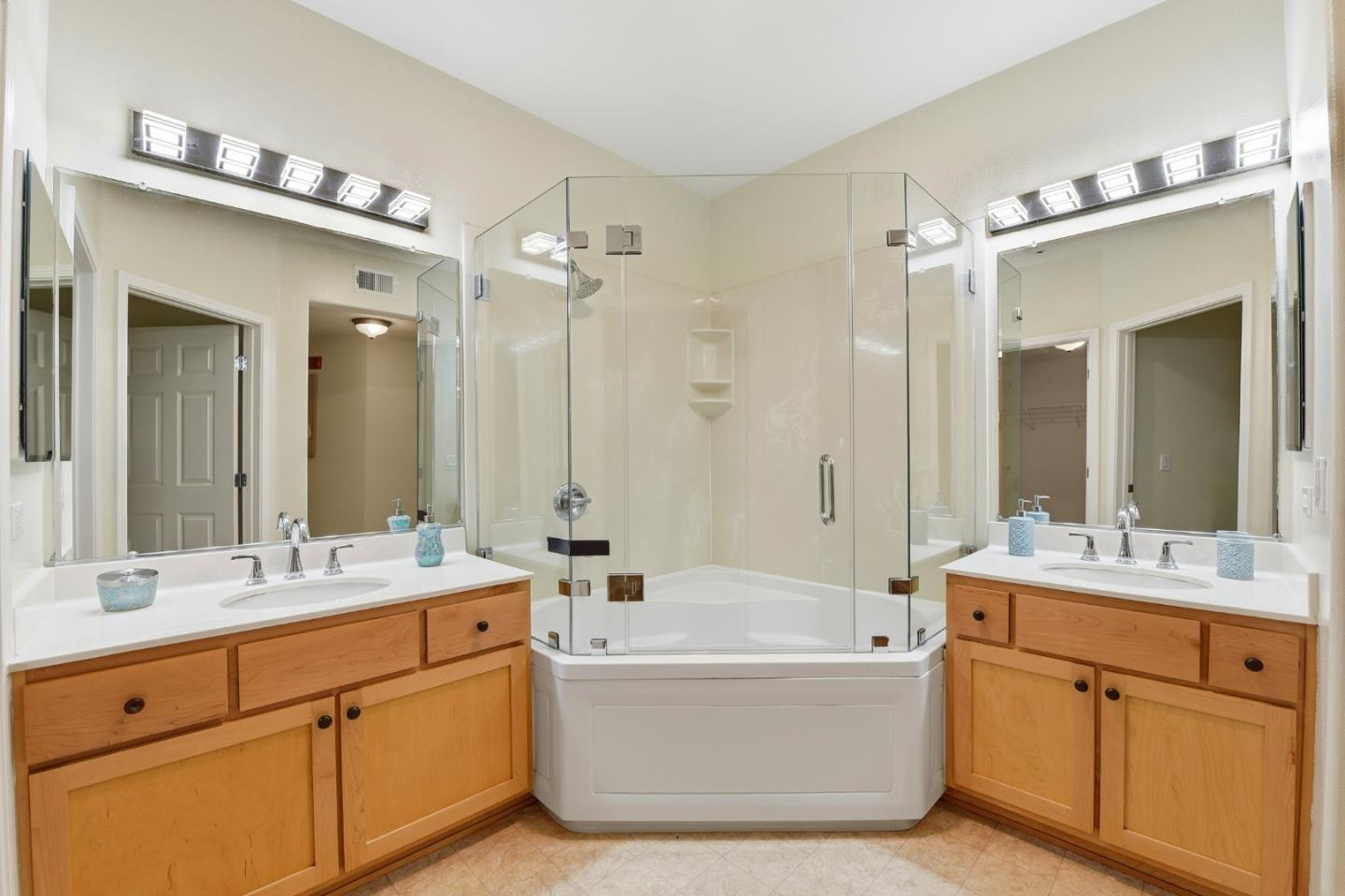 Detail Gallery Image 22 of 28 For 1390 Saddle Rack St #248,  San Jose,  CA 95126 - 3 Beds | 2 Baths