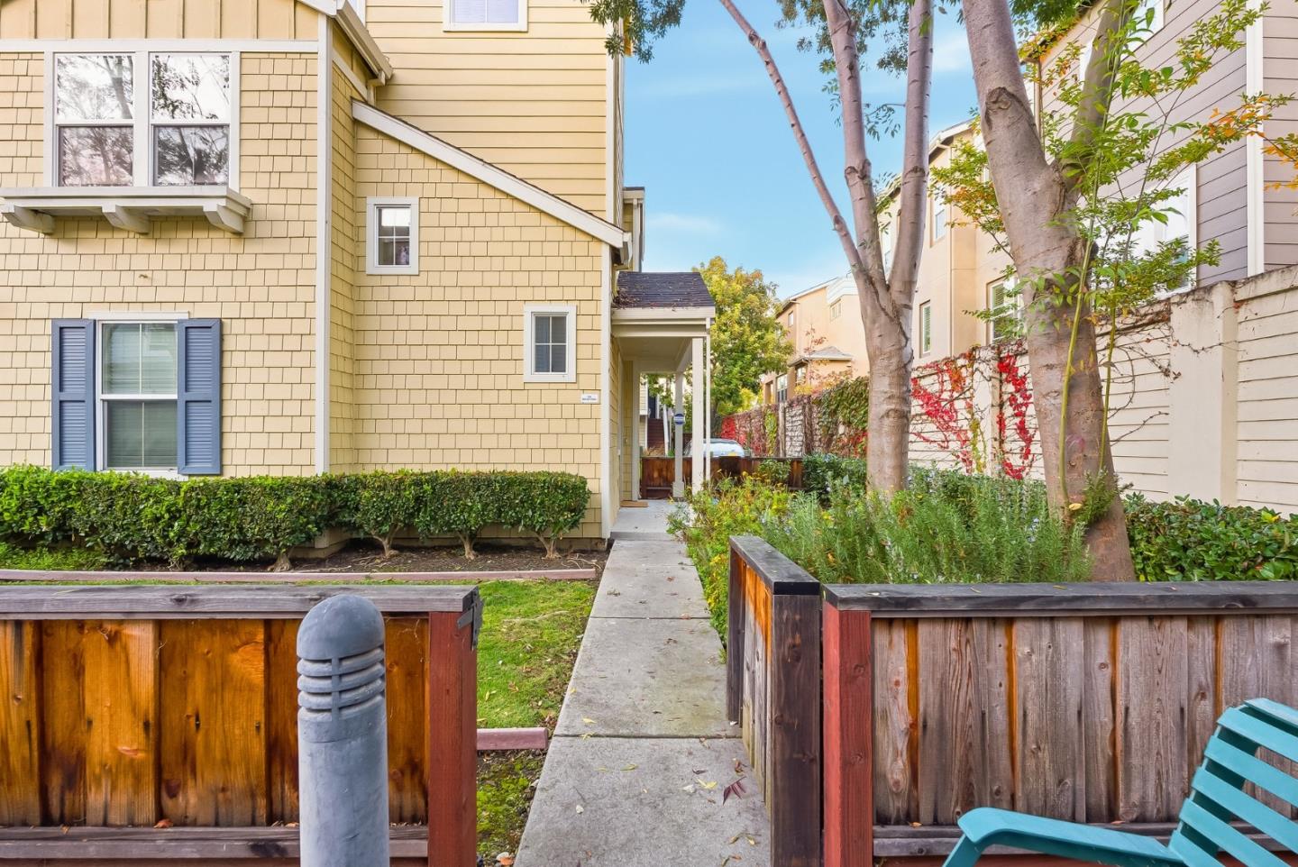 Detail Gallery Image 2 of 47 For 687 Montara Ter, Sunnyvale,  CA 94085 - 3 Beds | 3 Baths