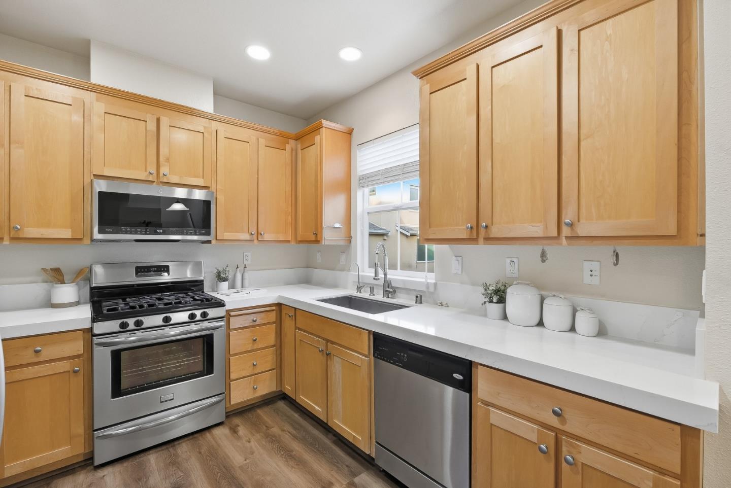 Detail Gallery Image 20 of 47 For 687 Montara Ter, Sunnyvale,  CA 94085 - 3 Beds | 3 Baths