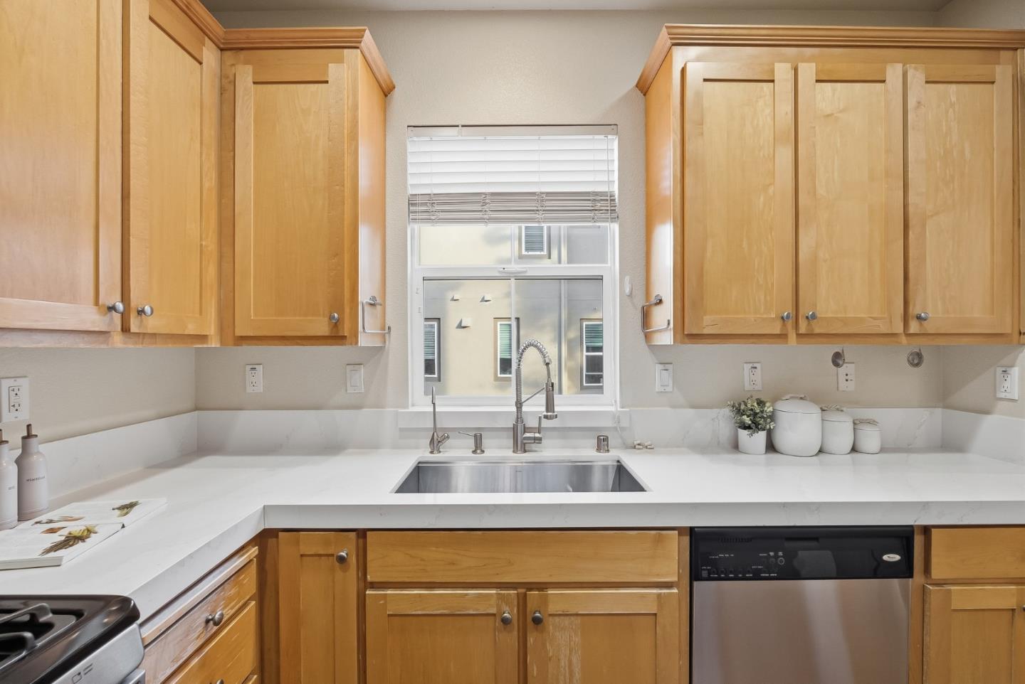 Detail Gallery Image 22 of 47 For 687 Montara Ter, Sunnyvale,  CA 94085 - 3 Beds | 3 Baths