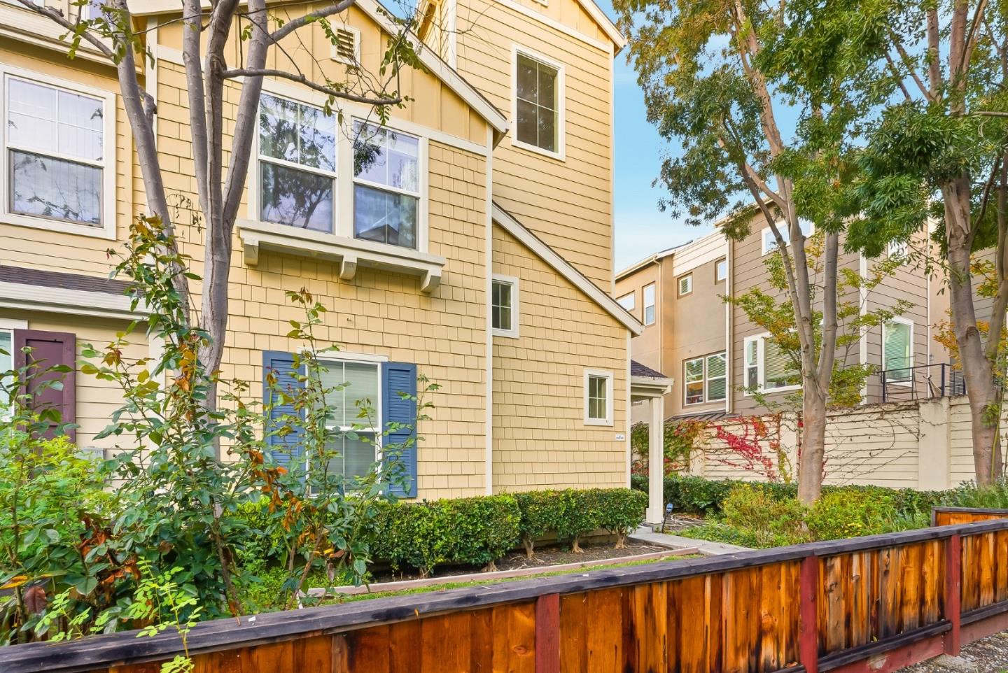 Detail Gallery Image 9 of 47 For 687 Montara Ter, Sunnyvale,  CA 94085 - 3 Beds | 3 Baths