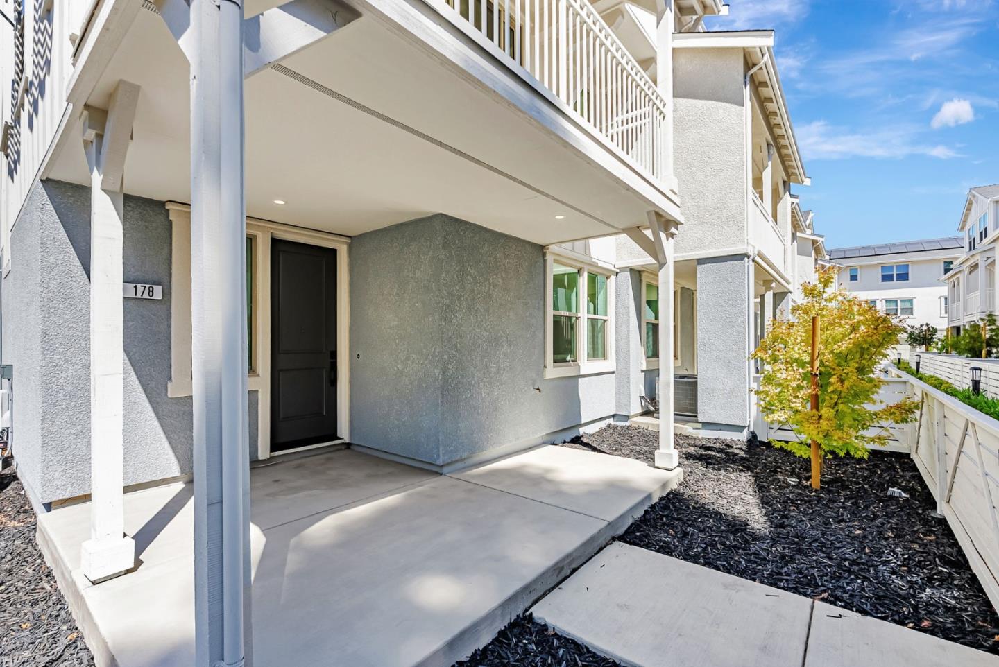 Detail Gallery Image 2 of 17 For 178 Oak Cir, Walnut Creek,  CA 94597 - 4 Beds | 3/1 Baths