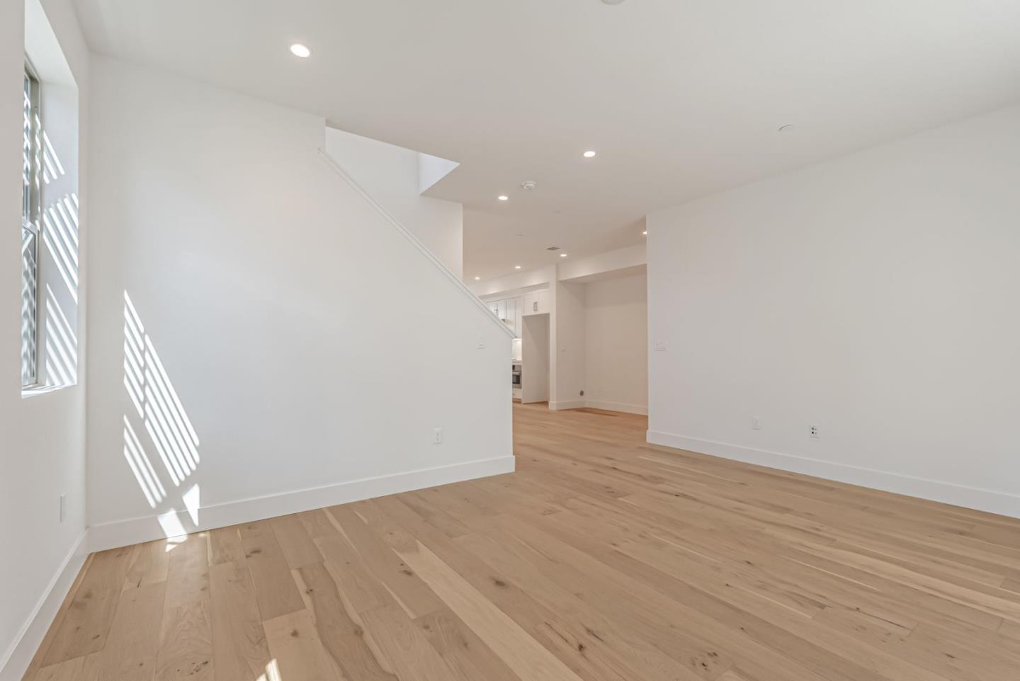 Detail Gallery Image 7 of 17 For 178 Oak Cir, Walnut Creek,  CA 94597 - 4 Beds | 3/1 Baths