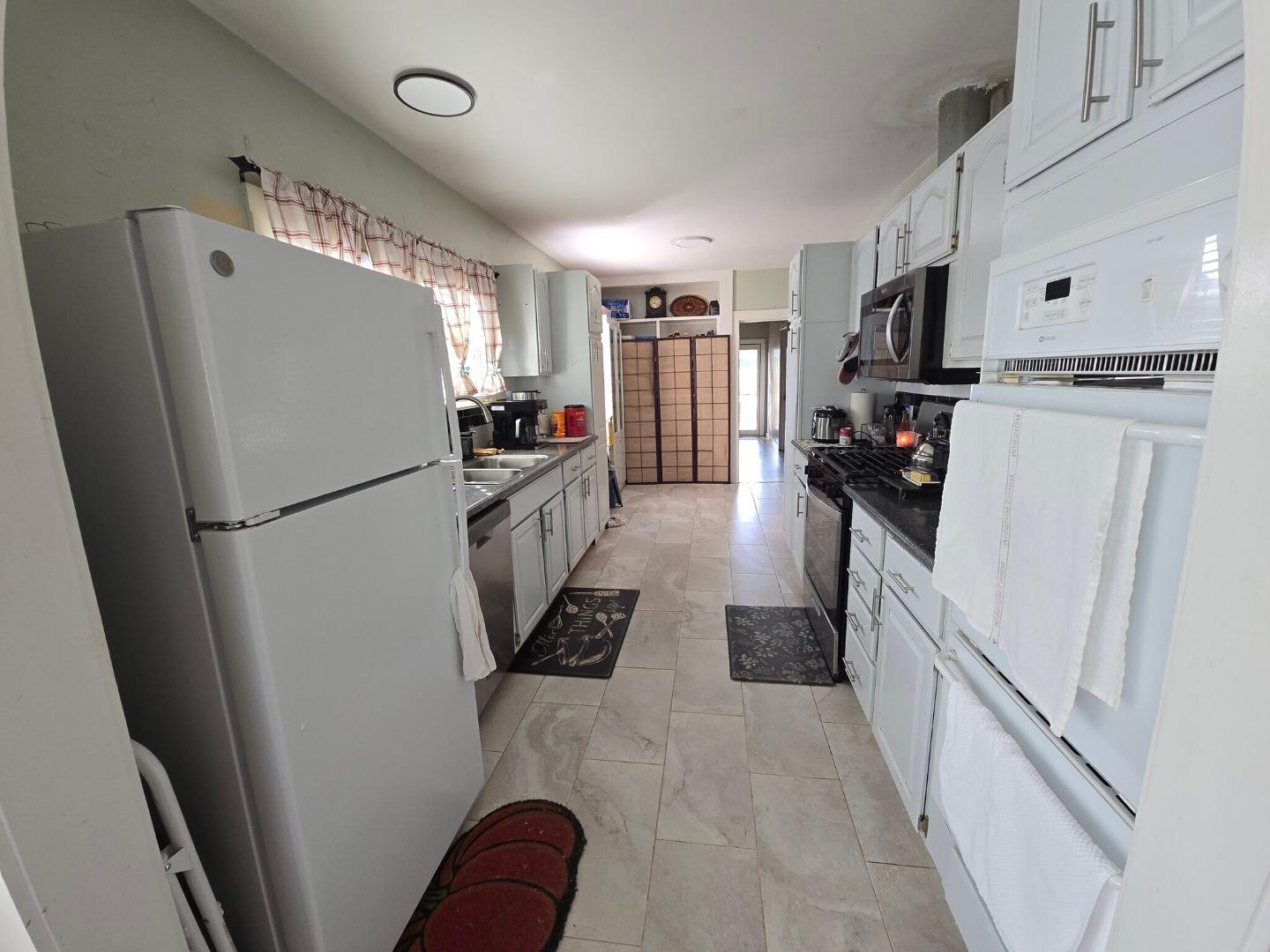 Detail Gallery Image 6 of 14 For 5985 Monterey Rd, Gilroy,  CA 95020 - 3 Beds | 2 Baths