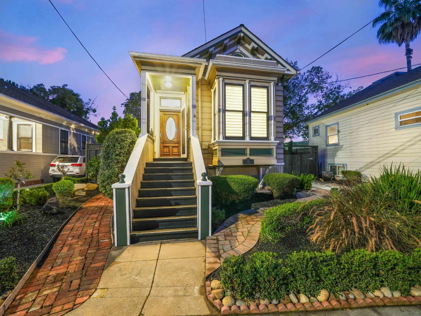 Detail Gallery Image 7 of 68 For 116 Fox Ave, San Jose,  CA 95110 - 3 Beds | 2/1 Baths