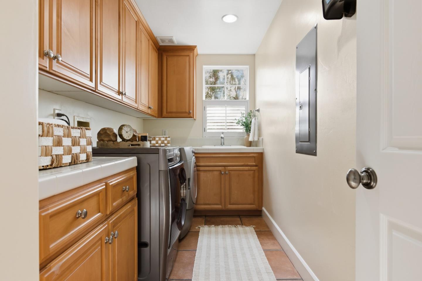 Detail Gallery Image 17 of 32 For 214 Mirasol Way, Monterey,  CA 93940 - 3 Beds | 3 Baths