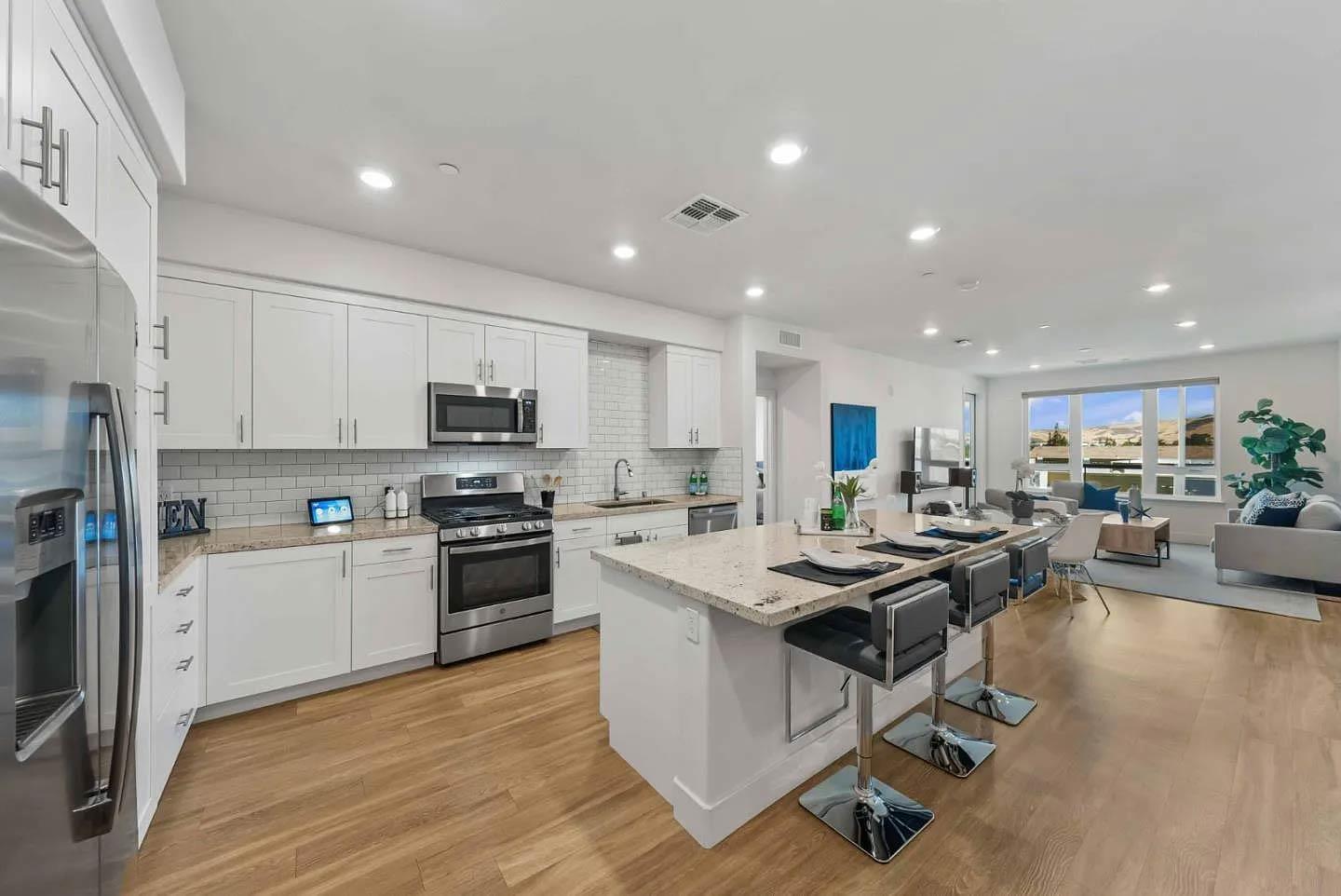 Front Image Thumbnail for ML82029313