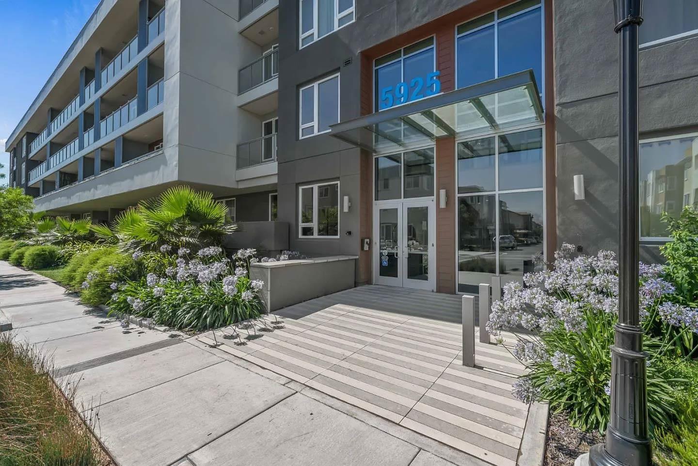 Detail Gallery Image 13 of 18 For 5925 Charlotte Dr #414,  San Jose,  CA 95123 - 3 Beds | 2 Baths