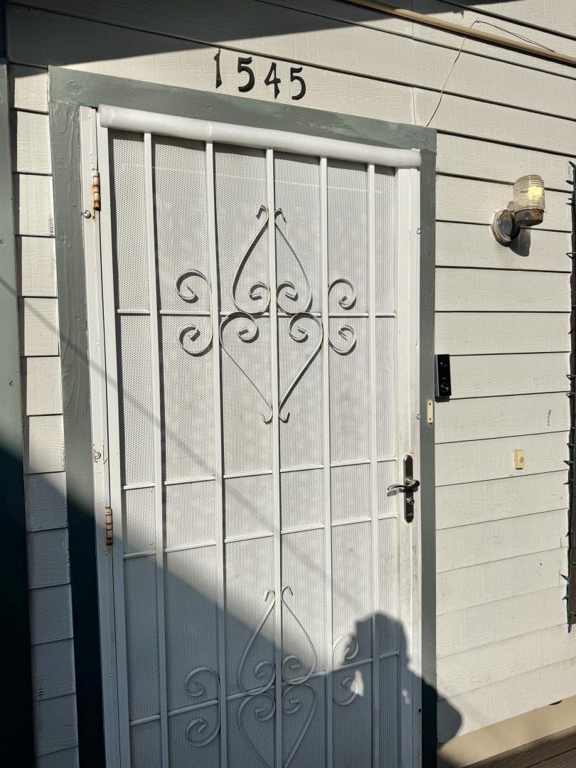 Detail Gallery Image 2 of 7 For 1545 23rd Ave, Oakland,  CA 94606 - 3 Beds | 2 Baths