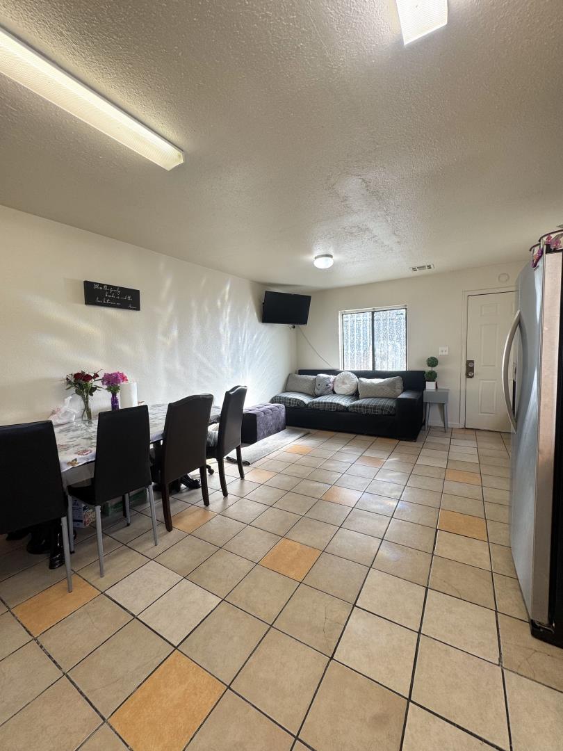 Detail Gallery Image 5 of 7 For 1545 23rd Ave, Oakland,  CA 94606 - 3 Beds | 2 Baths