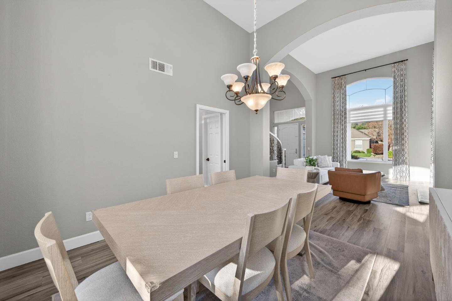 Detail Gallery Image 11 of 54 For 19127 Legend Ct, Morgan Hill,  CA 95037 - 4 Beds | 3/1 Baths