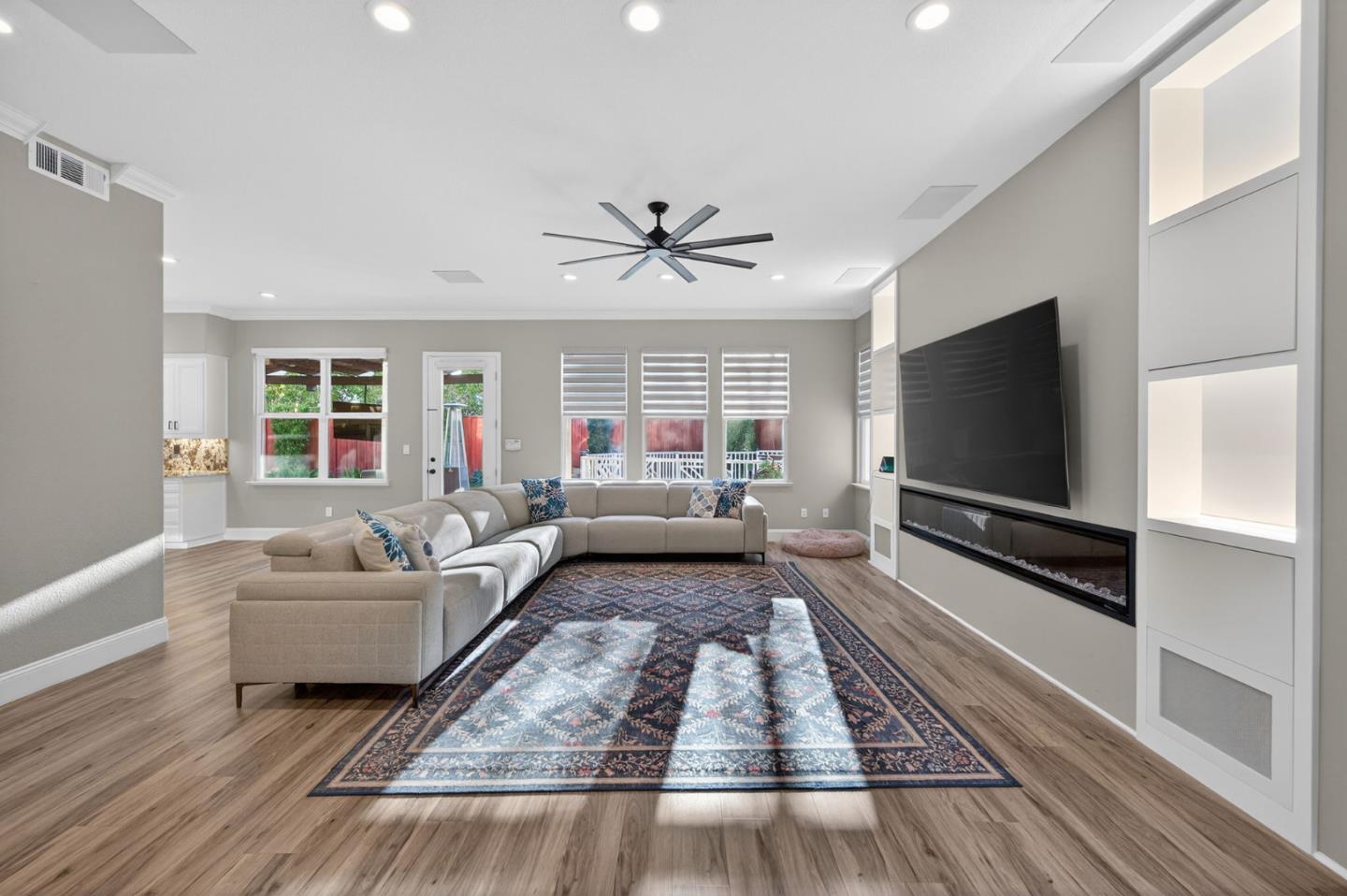 Detail Gallery Image 12 of 54 For 19127 Legend Ct, Morgan Hill,  CA 95037 - 4 Beds | 3/1 Baths