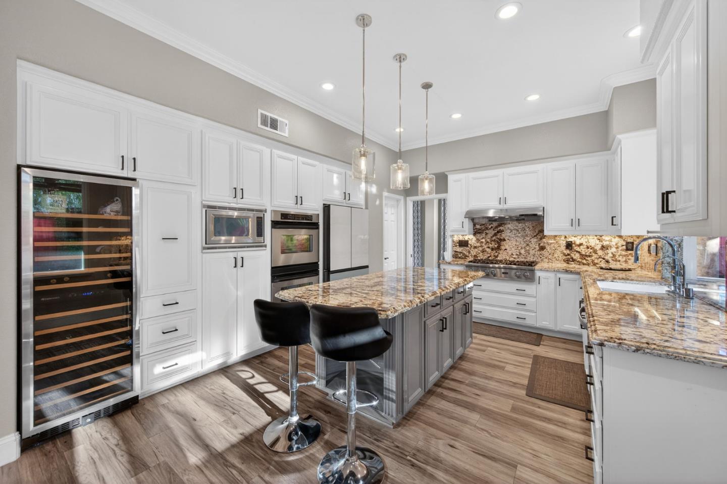 Detail Gallery Image 20 of 54 For 19127 Legend Ct, Morgan Hill,  CA 95037 - 4 Beds | 3/1 Baths