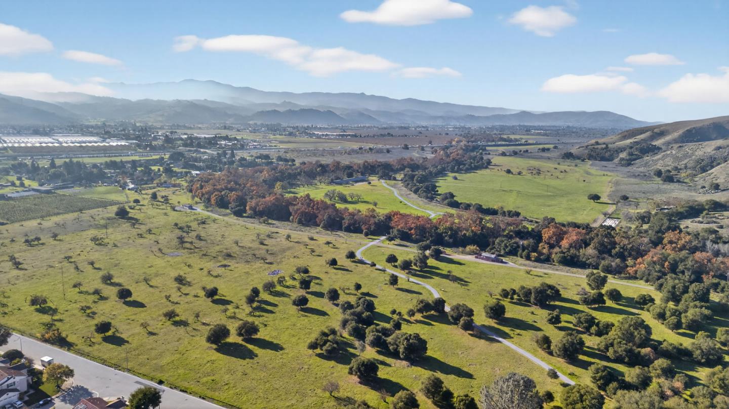 Detail Gallery Image 53 of 54 For 19127 Legend Ct, Morgan Hill,  CA 95037 - 4 Beds | 3/1 Baths