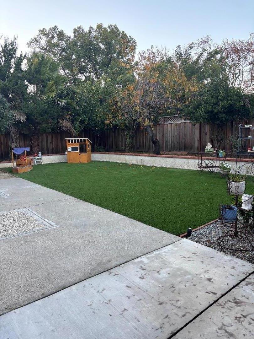 Detail Gallery Image 6 of 6 For 819 Cumberland Dr, Gilroy,  CA 95020 - 5 Beds | 3 Baths