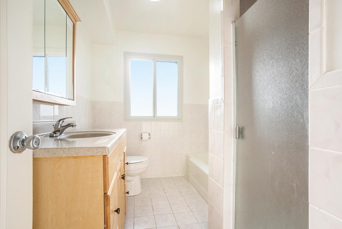 Detail Gallery Image 17 of 17 For 831 E 17th St, Oakland,  CA 94606 - 3 Beds | 1/1 Baths